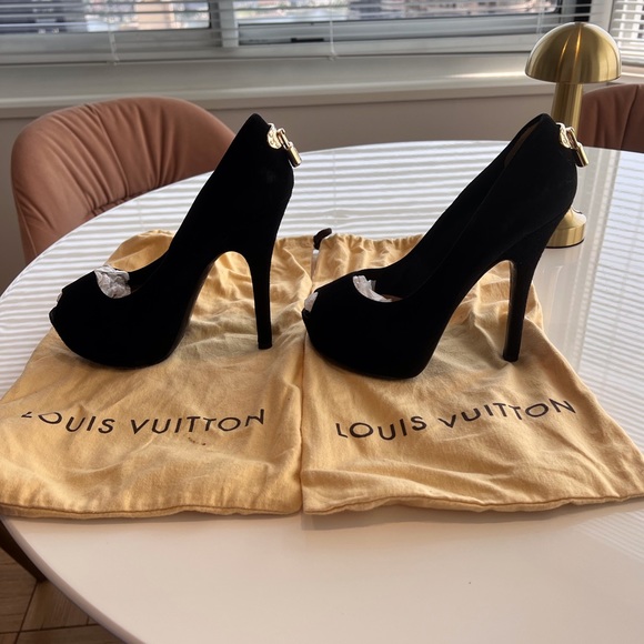 Louis Vuitton Gold-Tone Lock black Suede Oh Really Peep Toe Pumps - Picture 1 of 6